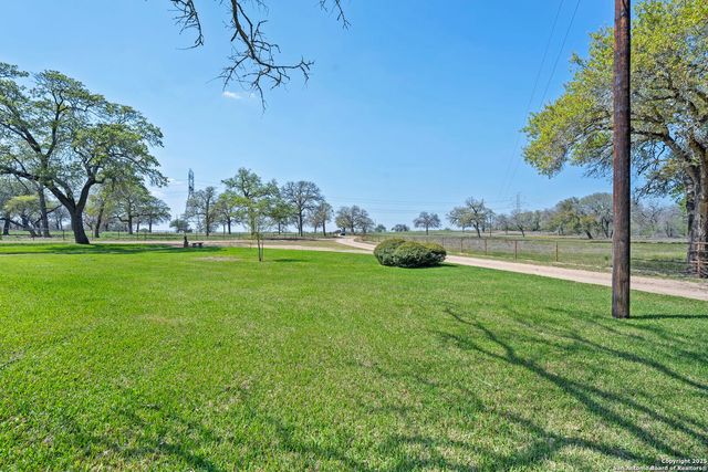 6992 State Highway 97, Floresville, TX 78114