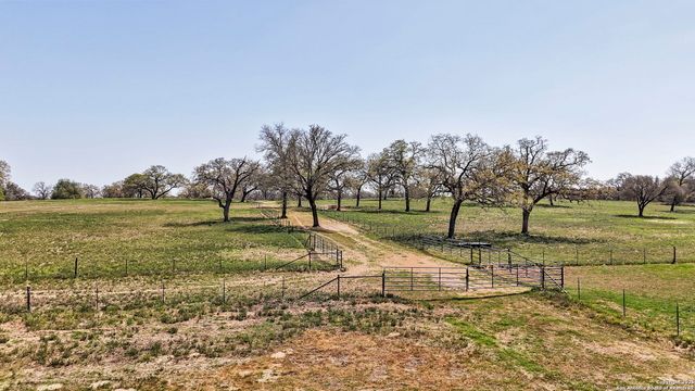 6992 State Highway 97, Floresville, TX 78114