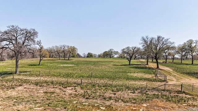 6992 State Highway 97, Floresville, TX 78114