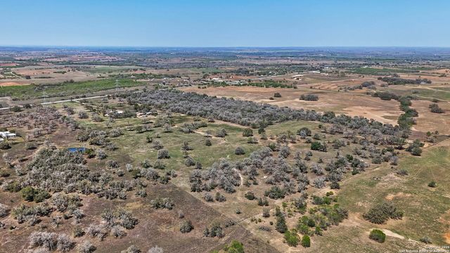 6992 State Highway 97, Floresville, TX 78114