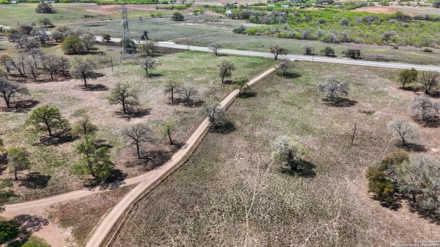 6992 State Highway 97, Floresville, TX 78114