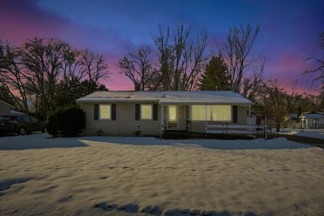 2174 County Road F E, White Bear Lake, MN 55110