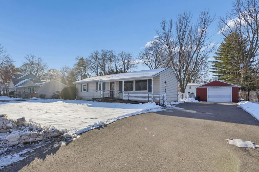 2174 County Road F E, White Bear Lake, MN 55110
