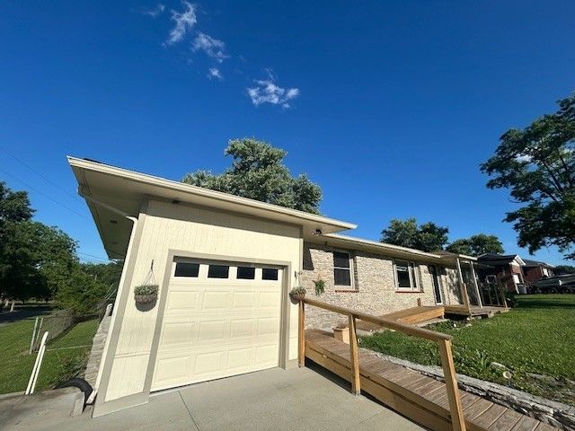 2002 King Dr, S, Fayetteville, TN 37334