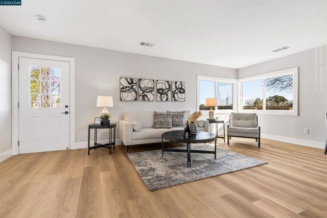 3102 Pine St, Martinez, CA 94553