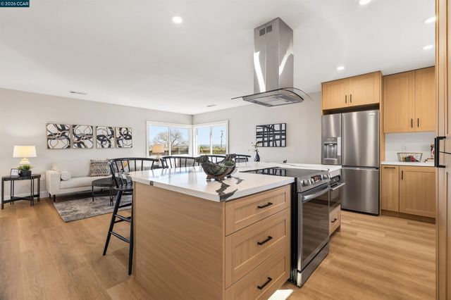 3102 Pine St, Martinez, CA 94553