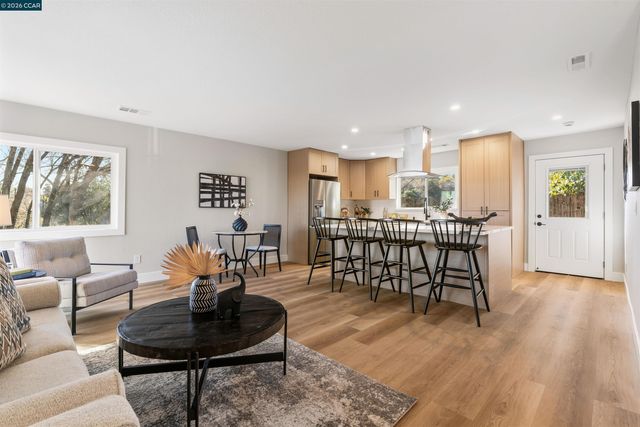 3102 Pine St, Martinez, CA 94553