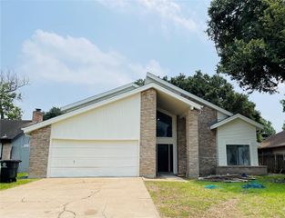 10435 Huntington Estates Drive, Houston, TX 77099