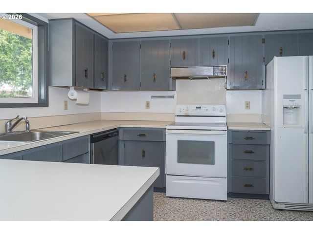 18411 Ne DAVIS St, Portland, OR 97230