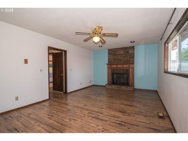 18411 Ne DAVIS St, Portland, OR 97230