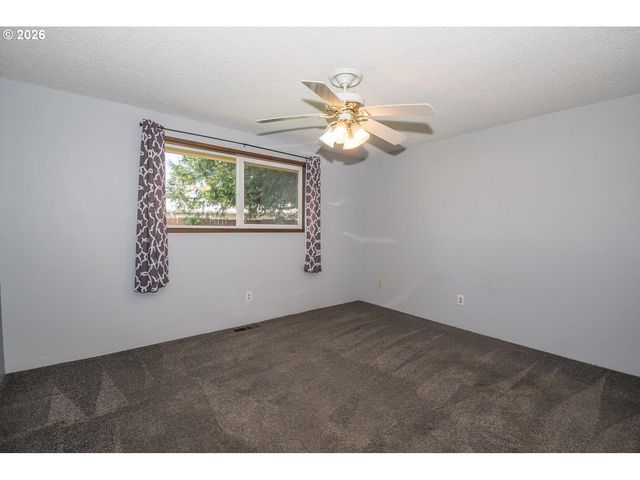 18411 Ne DAVIS St, Portland, OR 97230