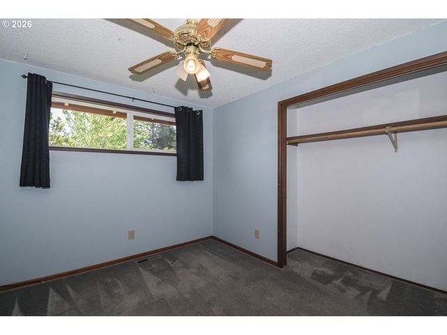 18411 Ne DAVIS St, Portland, OR 97230