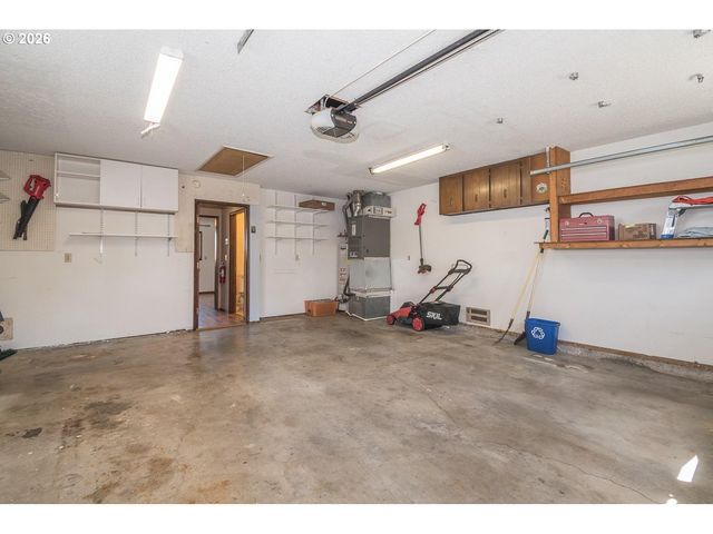 18411 Ne DAVIS St, Portland, OR 97230
