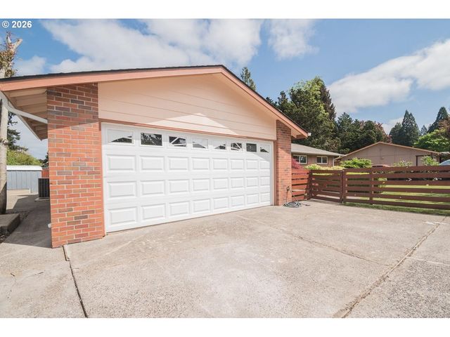 18411 Ne DAVIS St, Portland, OR 97230