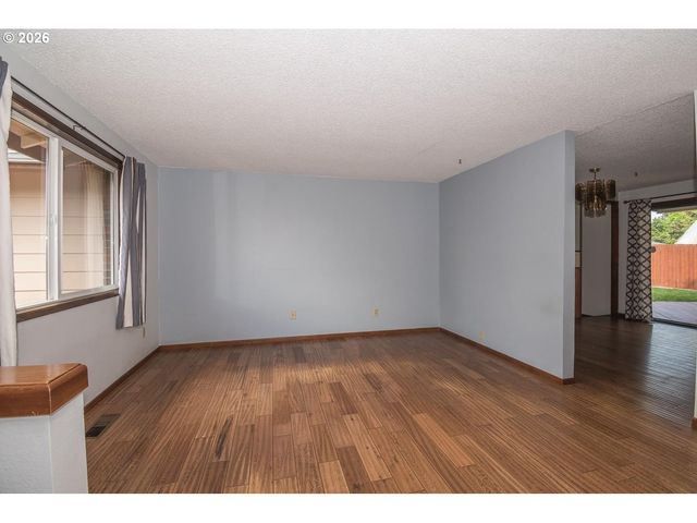 18411 Ne DAVIS St, Portland, OR 97230