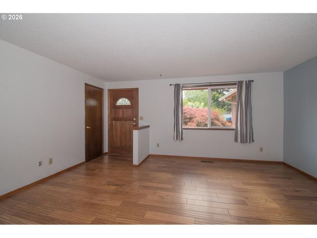 18411 Ne DAVIS St, Portland, OR 97230