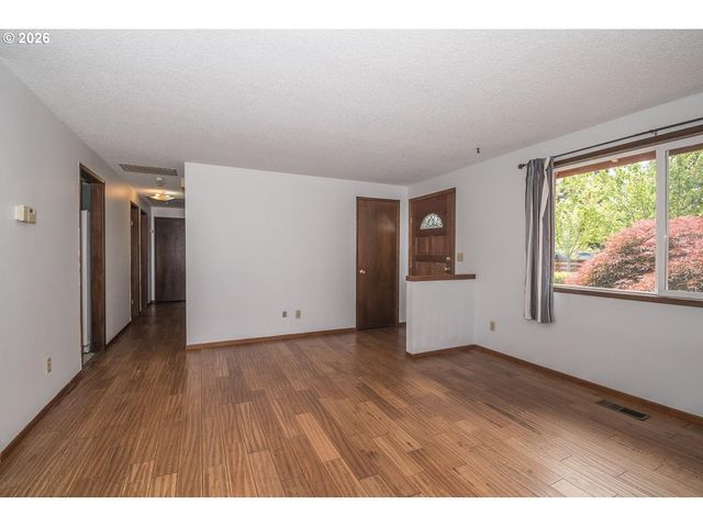 18411 Ne DAVIS St, Portland, OR 97230