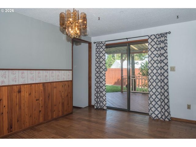 18411 Ne DAVIS St, Portland, OR 97230
