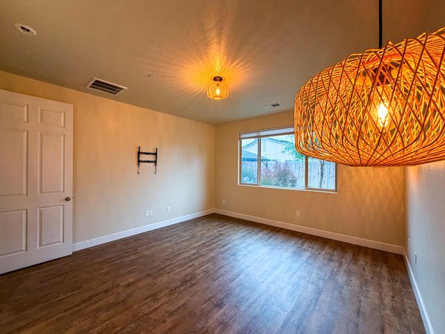 1810 E Monte Vista Avenue, Visalia, CA 93292