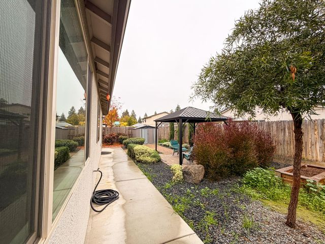 1810 E Monte Vista Avenue, Visalia, CA 93292