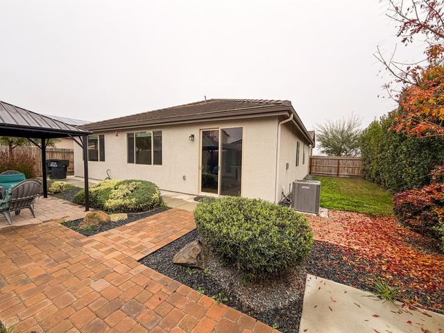 1810 E Monte Vista Avenue, Visalia, CA 93292