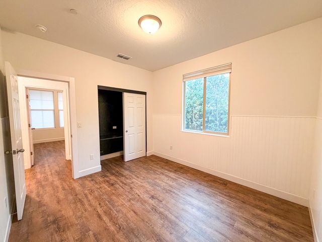 1810 E Monte Vista Avenue, Visalia, CA 93292