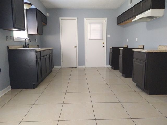 5163 BROKEN OAK DR, Memphis, TN 38127