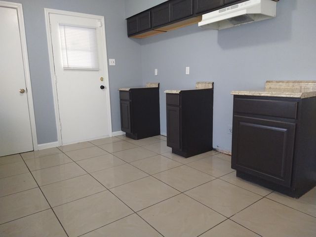 5163 BROKEN OAK DR, Memphis, TN 38127