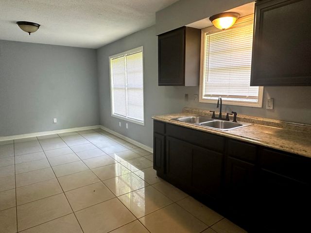 5163 BROKEN OAK DR, Memphis, TN 38127