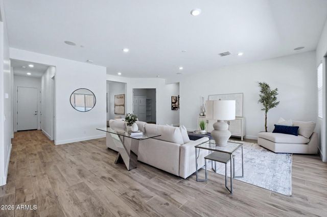 2525 E PLEASANT Lane, Phoenix, AZ 85042