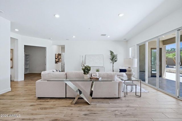2525 E PLEASANT Lane, Phoenix, AZ 85042