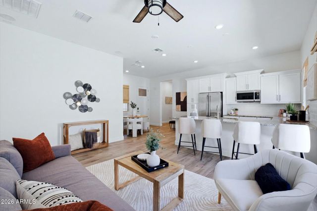 2525 E PLEASANT Lane, Phoenix, AZ 85042