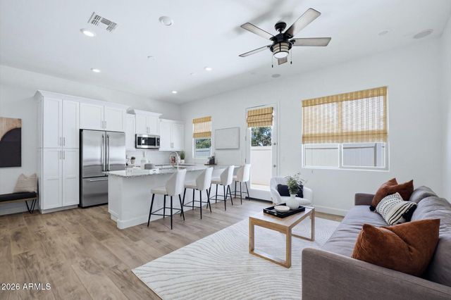 2525 E PLEASANT Lane, Phoenix, AZ 85042