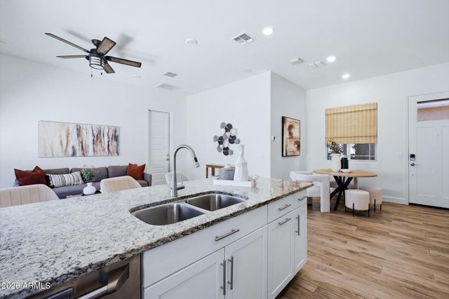 2525 E PLEASANT Lane, Phoenix, AZ 85042