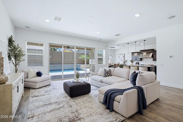 2525 E PLEASANT Lane, Phoenix, AZ 85042