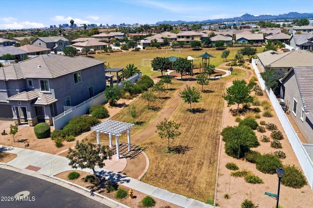 2525 E PLEASANT Lane, Phoenix, AZ 85042