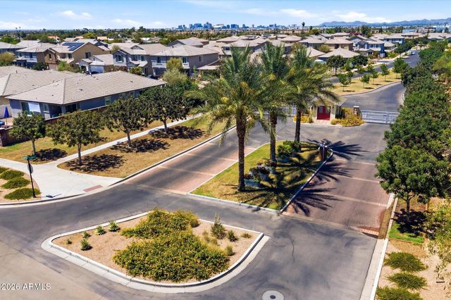 2525 E PLEASANT Lane, Phoenix, AZ 85042