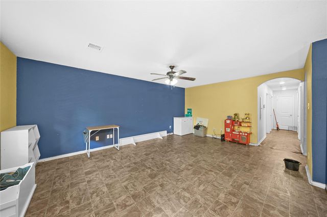 1402 W Phillips St, Alvin, TX 77511