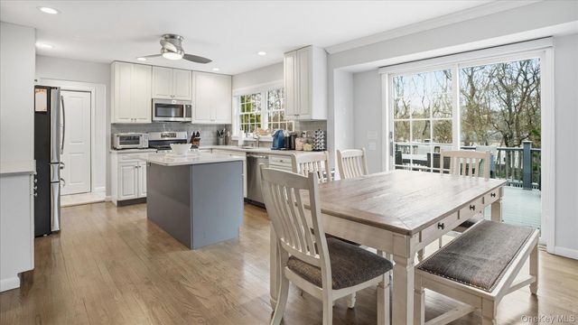20 Stuart Court, Hampton Bays, NY 11946