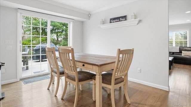 20 Stuart Court, Hampton Bays, NY 11946