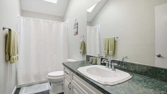 20 Stuart Court, Hampton Bays, NY 11946