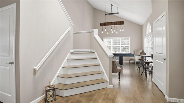 20 Stuart Court, Hampton Bays, NY 11946