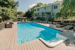 20 Stuart Court, Hampton Bays, NY 11946