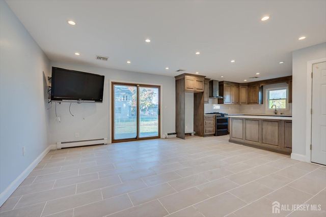 932 Eva Street, Piscataway, NJ 08854