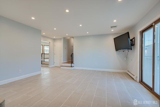 932 Eva Street, Piscataway, NJ 08854