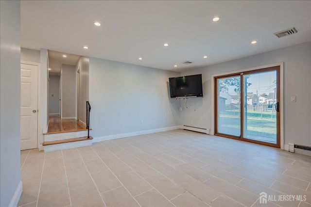 932 Eva Street, Piscataway, NJ 08854