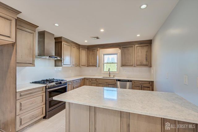932 Eva Street, Piscataway, NJ 08854