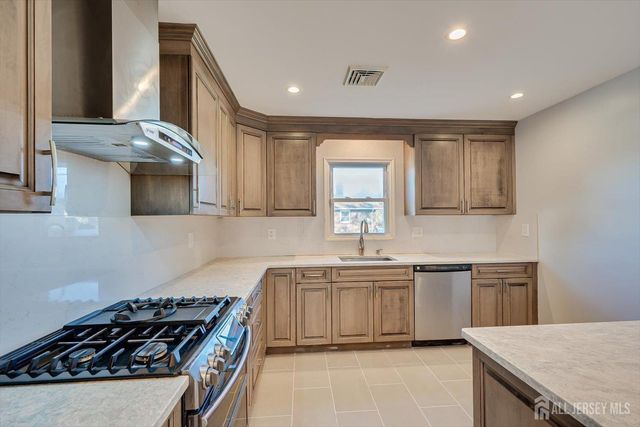 932 Eva Street, Piscataway, NJ 08854