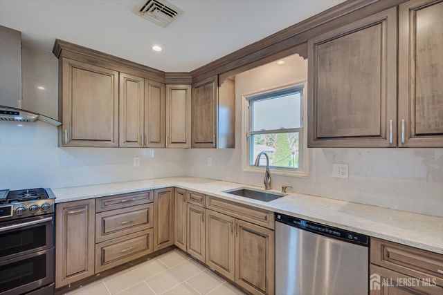 932 Eva Street, Piscataway, NJ 08854