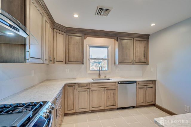 932 Eva Street, Piscataway, NJ 08854